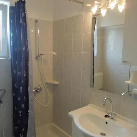 Josi - Free Parking Apartment Banjol